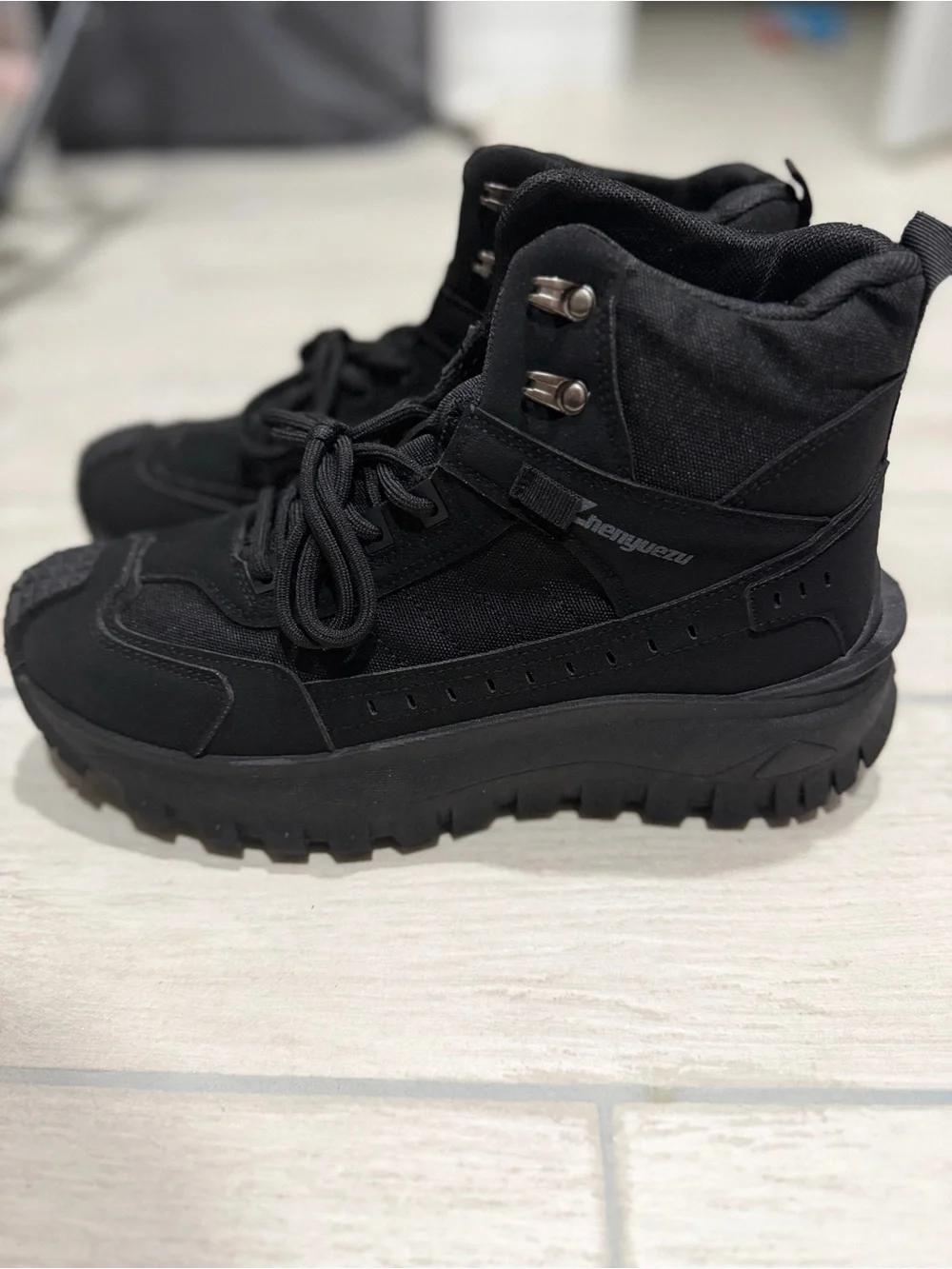 The Unbranded Brand mainalun black